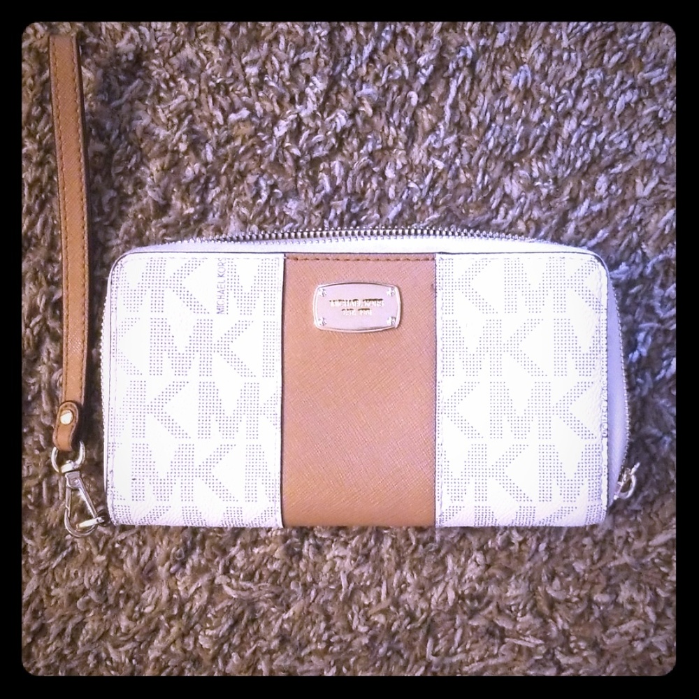 LARGE michael kors wallet/wristlet